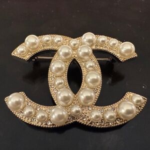 Brand New Chanel Classic CC Logo Gold Pearl Crystal Brooch